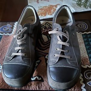 These shoes are like brand new.  Worrone time.